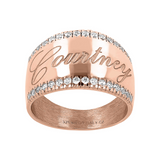 Anello a Banda Larga con Nome Inciso e Brillantini