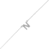 Braccialetto catena fine in argento bianco con iniziale zirconata