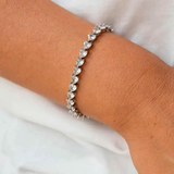 Tennis bracelet with zirconia hearts