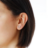 Piccoli Orecchini al Lobo con Cuore Forato