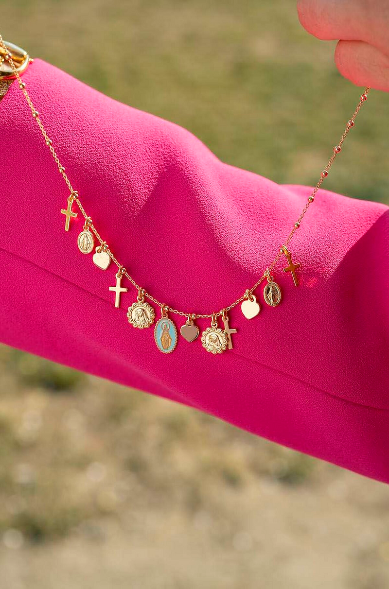 Cross pendant necklace